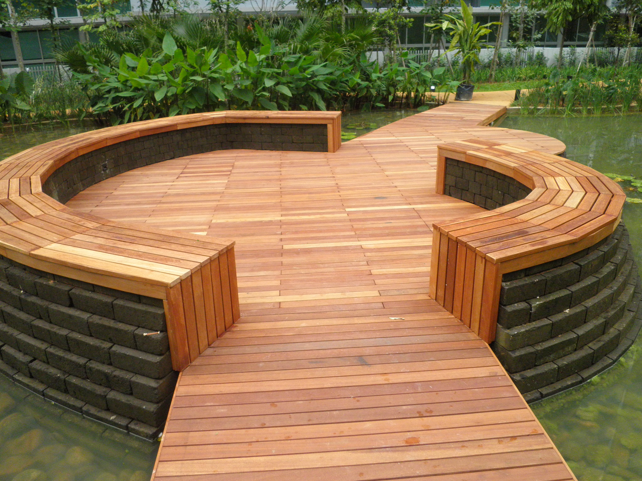 Lily pond Wooden Decking Singapour